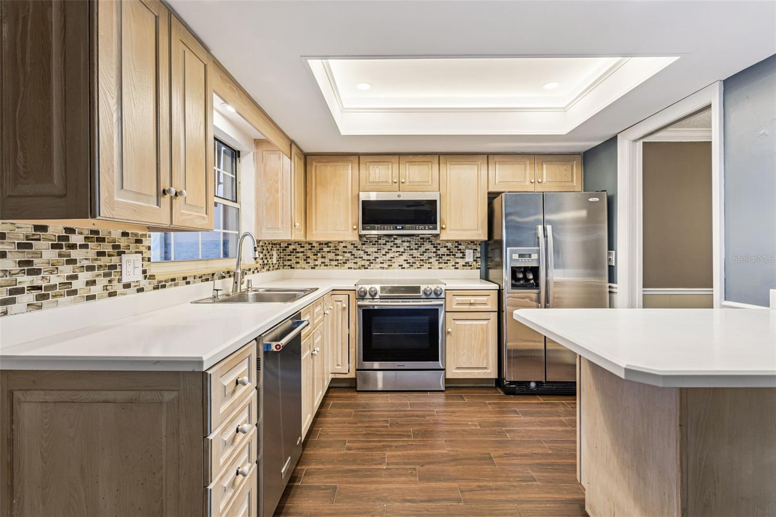 COUNTRY CLUB TWNHS WEST - Residential