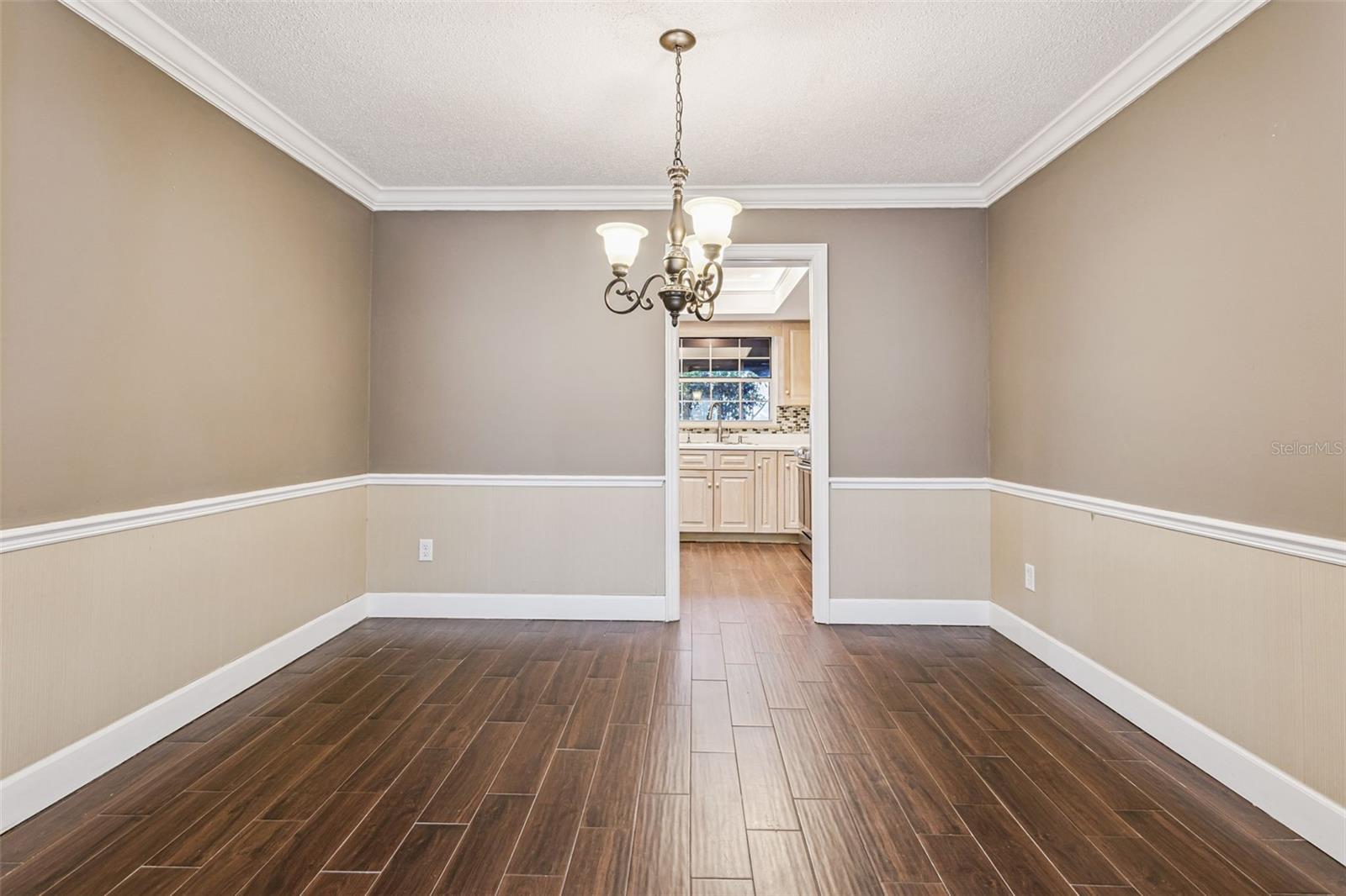 COUNTRY CLUB TWNHS WEST - Residential