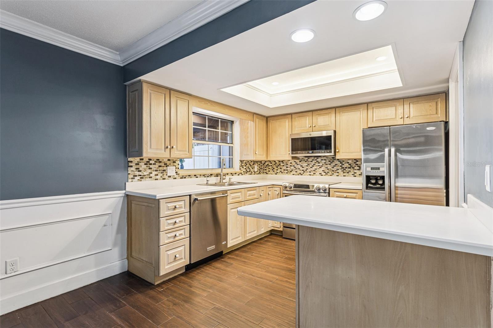 COUNTRY CLUB TWNHS WEST - Residential