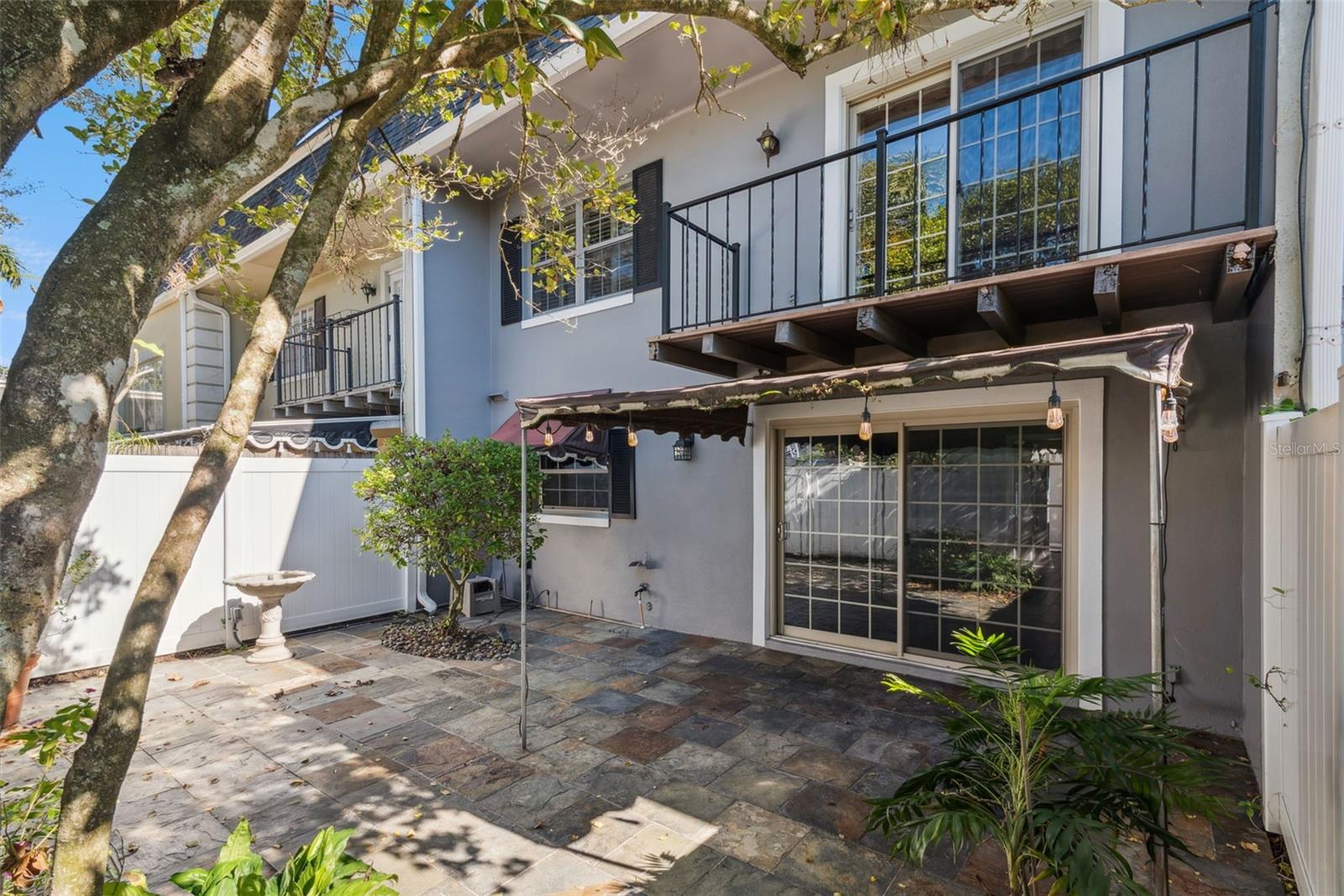 COUNTRY CLUB TWNHS WEST - Residential