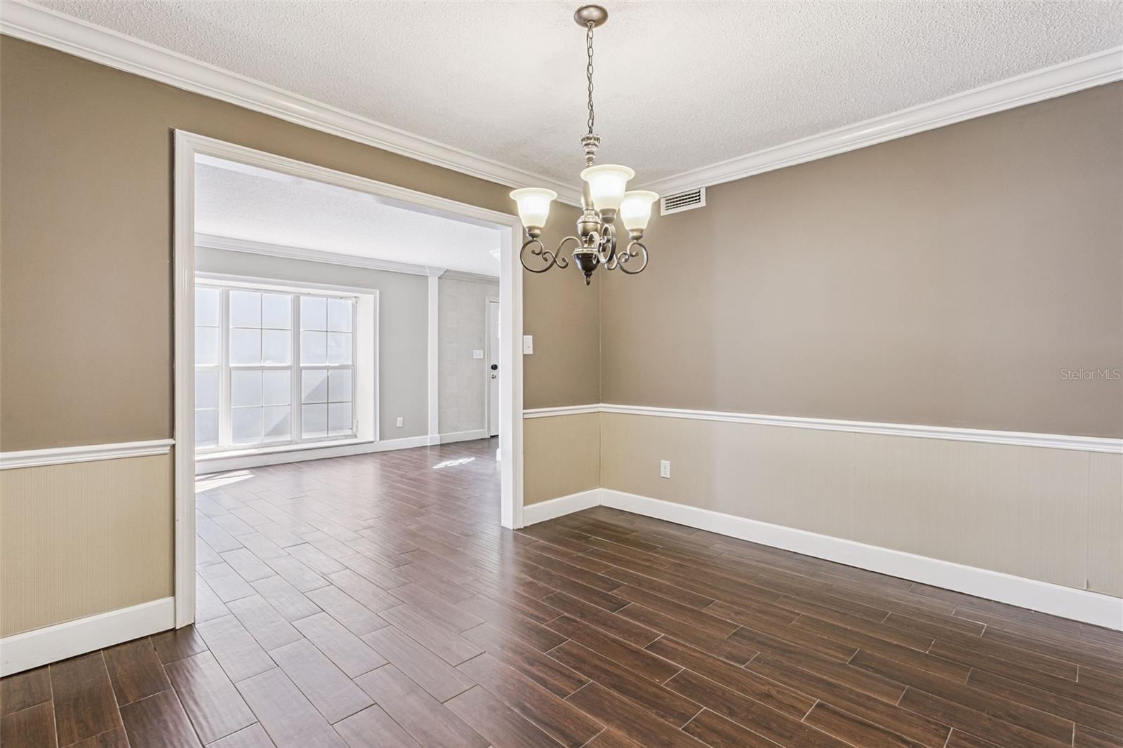 COUNTRY CLUB TWNHS WEST - Residential