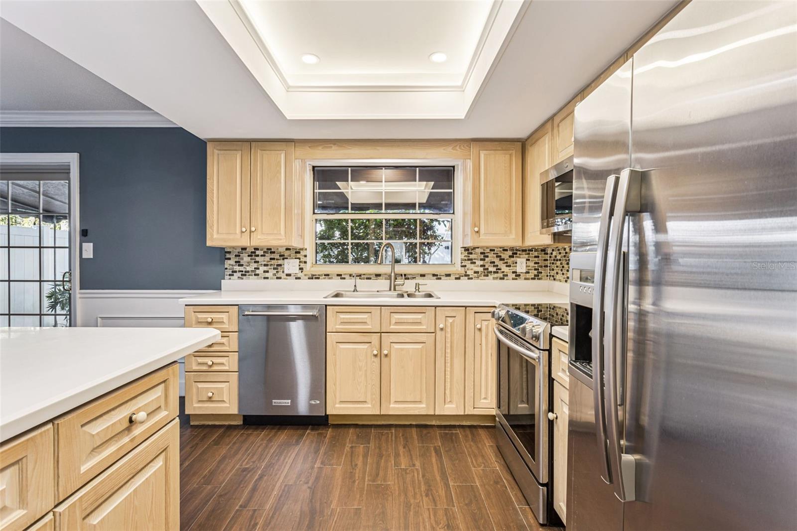 COUNTRY CLUB TWNHS WEST - Residential