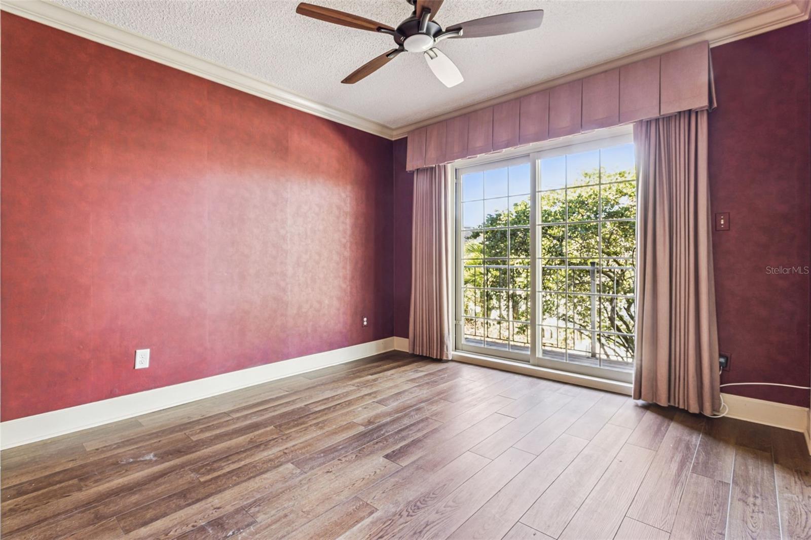 COUNTRY CLUB TWNHS WEST - Residential