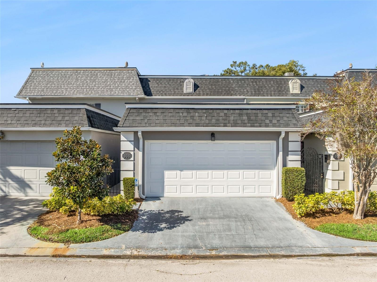 COUNTRY CLUB TWNHS WEST - Residential