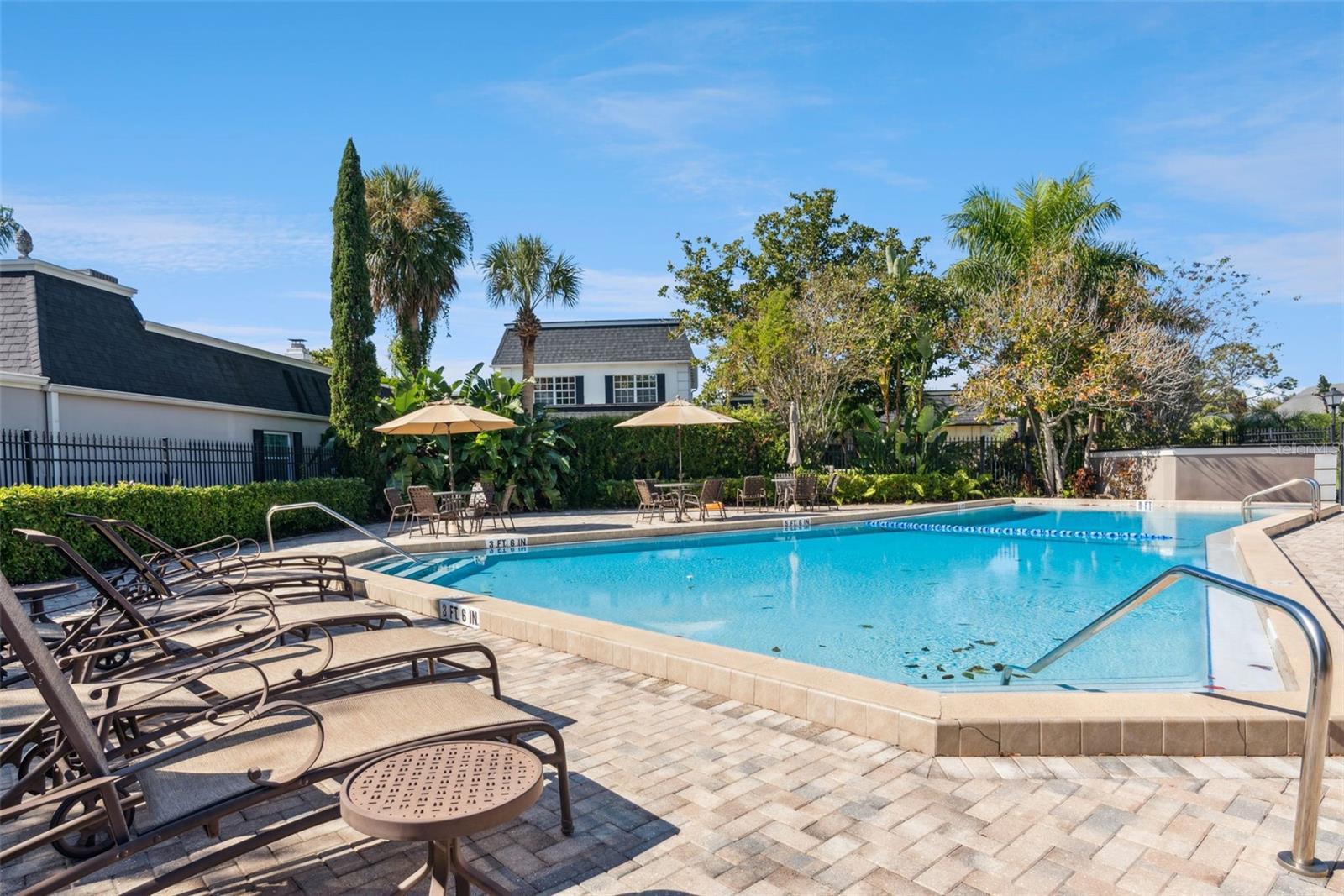 COUNTRY CLUB TWNHS WEST - Residential