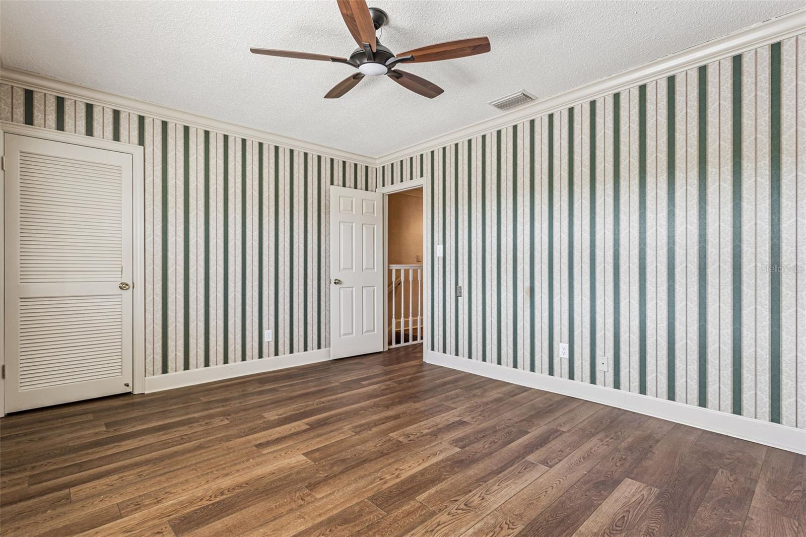 COUNTRY CLUB TWNHS WEST - Residential