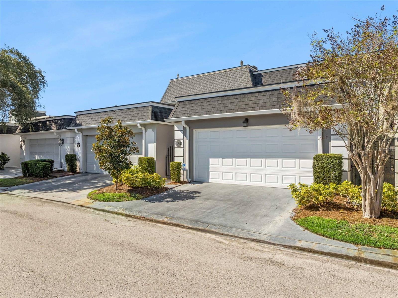 COUNTRY CLUB TWNHS WEST - Residential