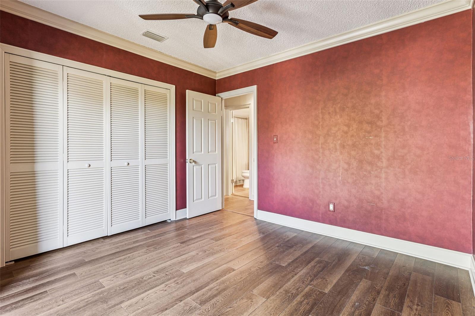 COUNTRY CLUB TWNHS WEST - Residential