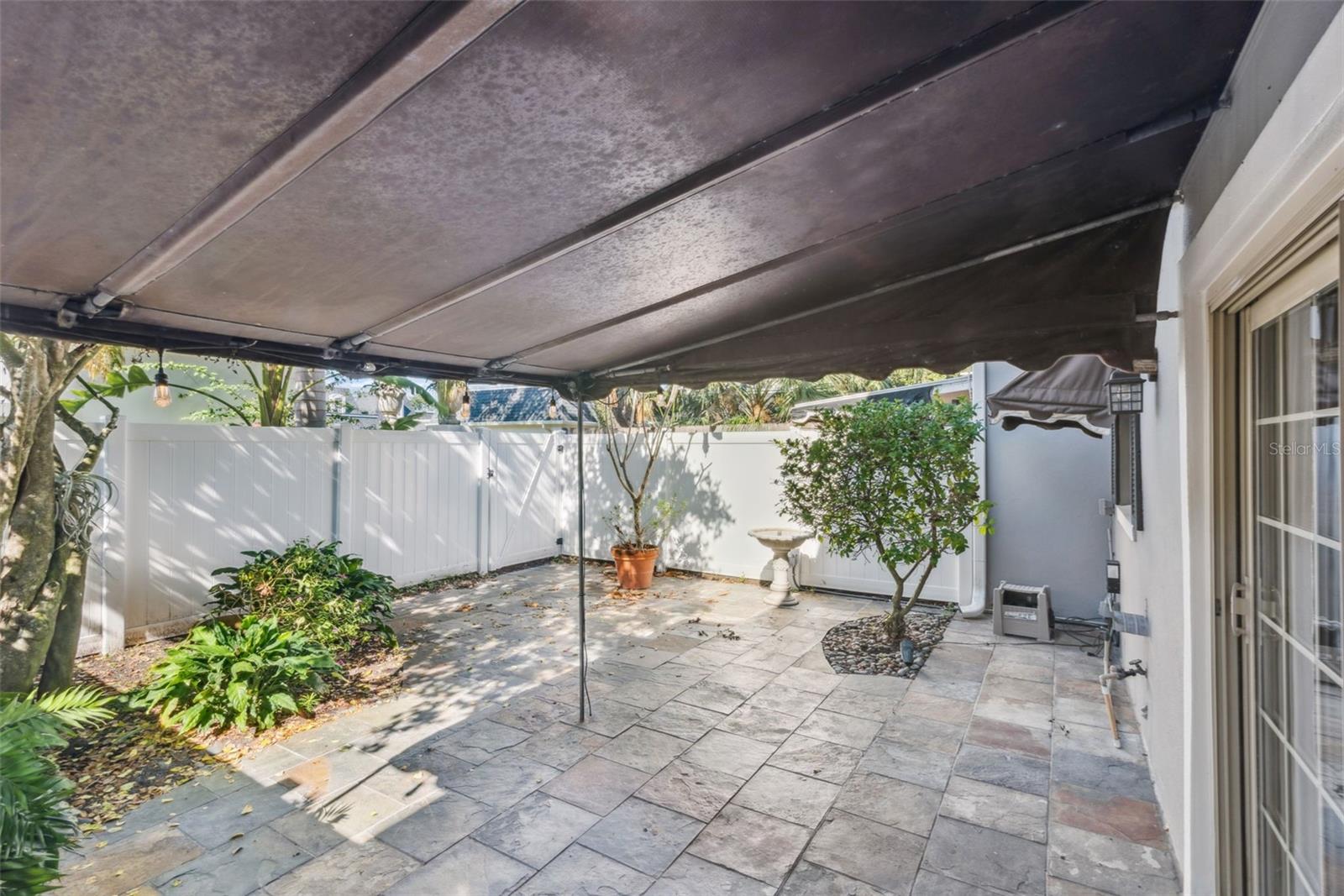 COUNTRY CLUB TWNHS WEST - Residential