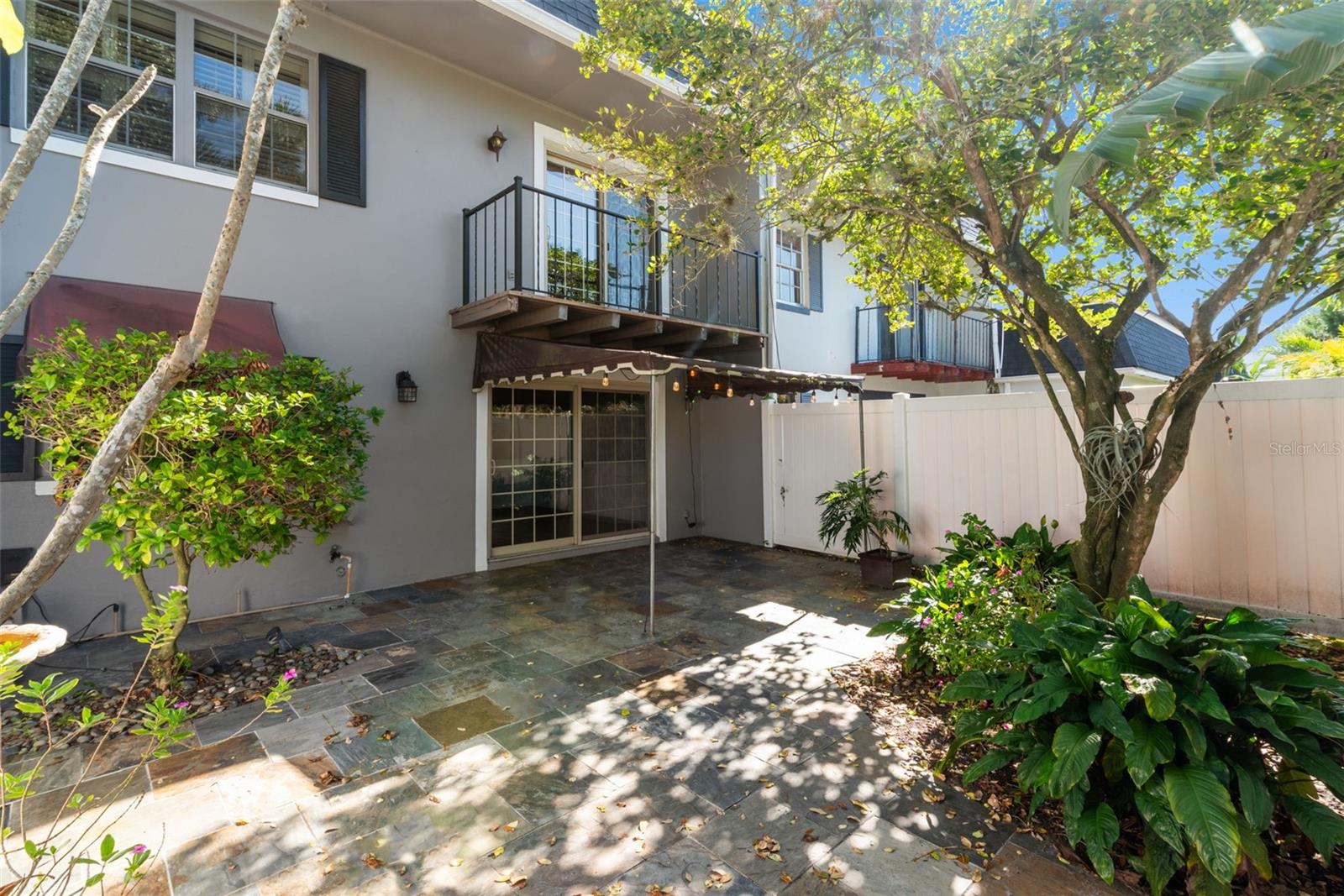 COUNTRY CLUB TWNHS WEST - Residential