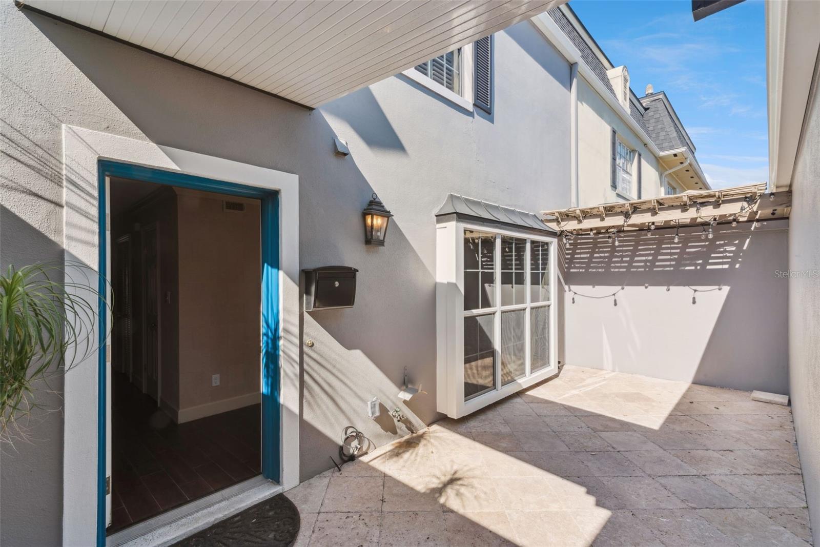 COUNTRY CLUB TWNHS WEST - Residential