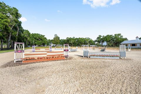Tiny photo for 663 NW 80th Avenue, Ocala, FL 34482 (MLS # OM724025)