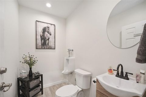 Tiny photo for 663 NW 80th Avenue, Ocala, FL 34482 (MLS # OM724025)