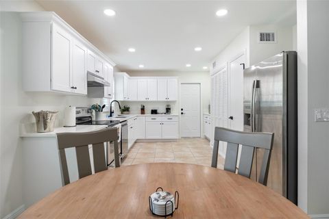 Tiny photo for 663 NW 80th Avenue, Ocala, FL 34482 (MLS # OM724025)