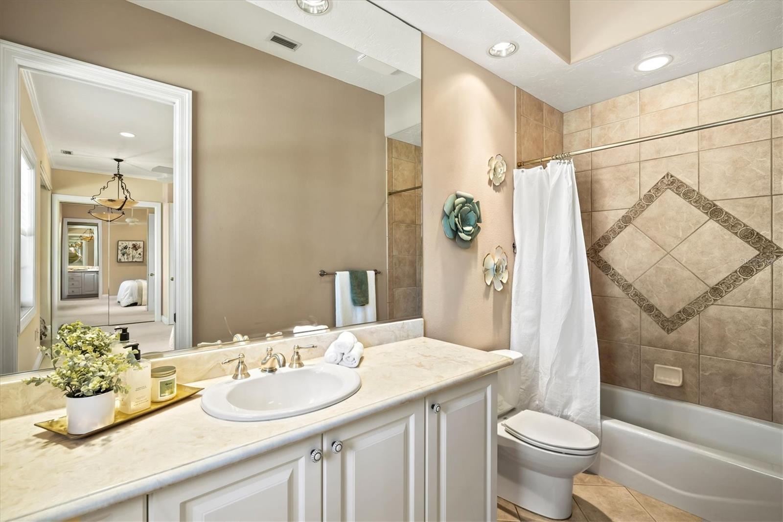 UNIVERSITY PARK COUNTRY CLUB - Residential