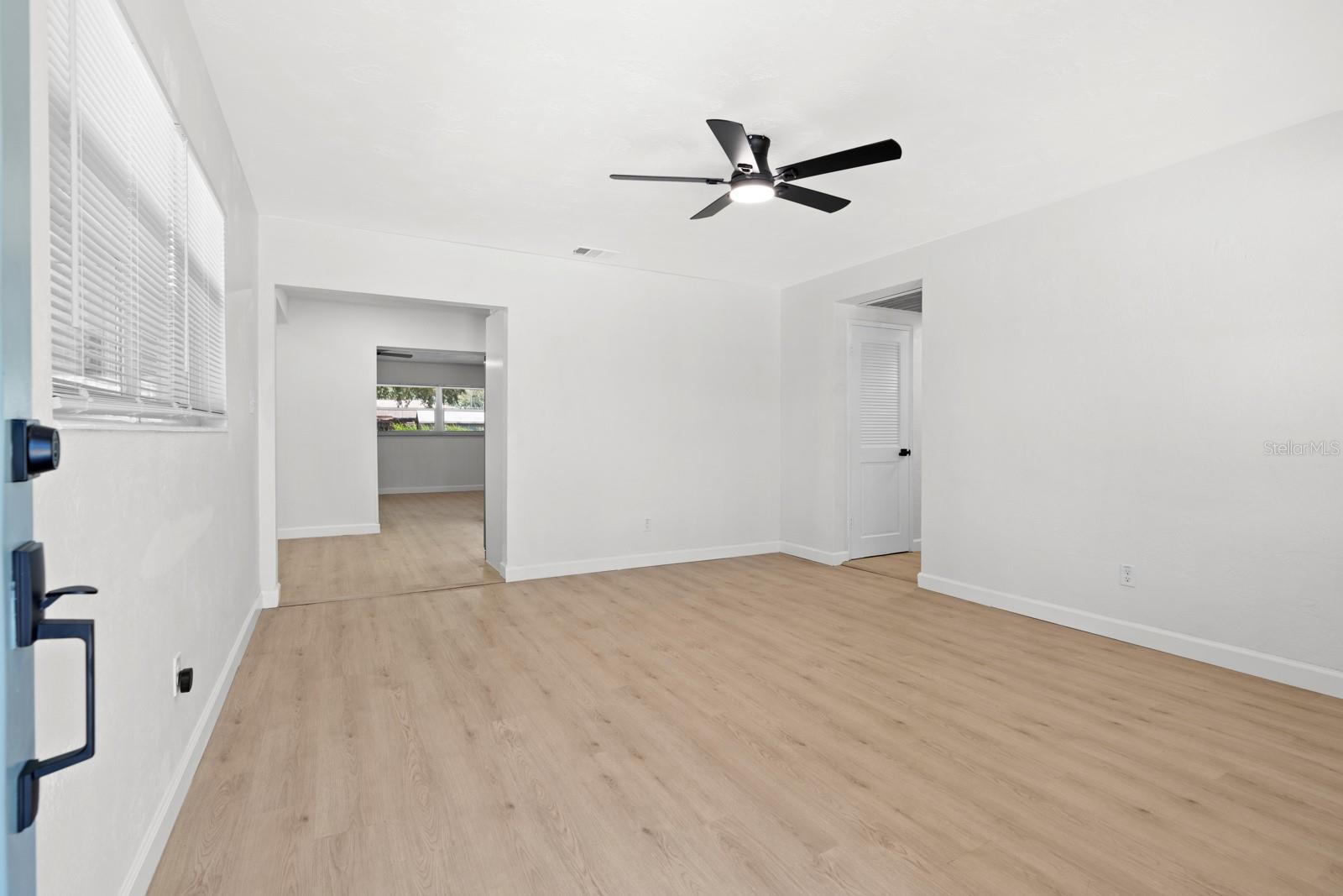 207 W BOUGAINVILLEA AVENUE