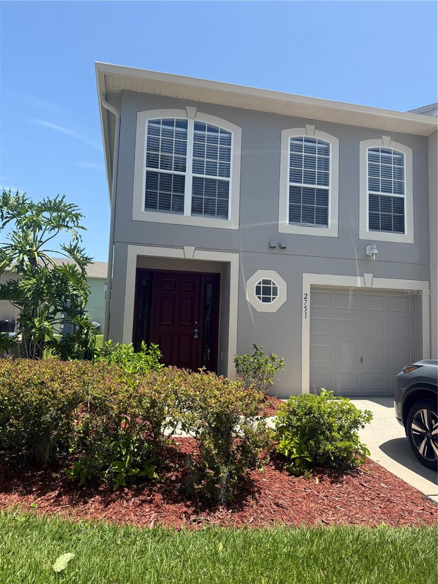 Charming 3-Bedroom townhome for Rent in Kissimmee!
The interior offers a large family room. Upstairs, you will find a large bonus room area along with three spacious bedrooms. This townhome is conveniently located near the Orlando Airport, The Loop shopping center, hospitals, restaurants, and major highways.