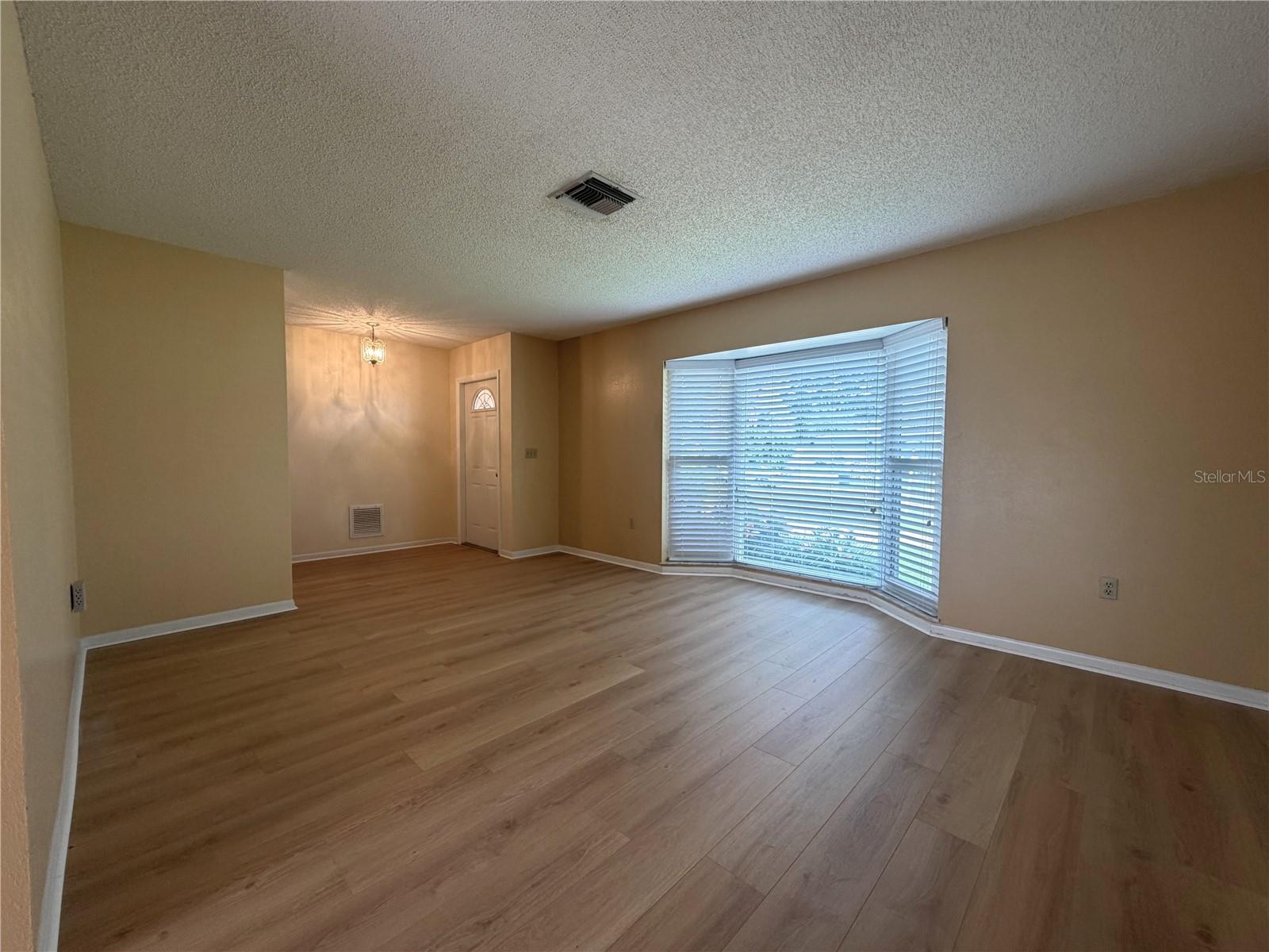 1112 40TH AVE NE
