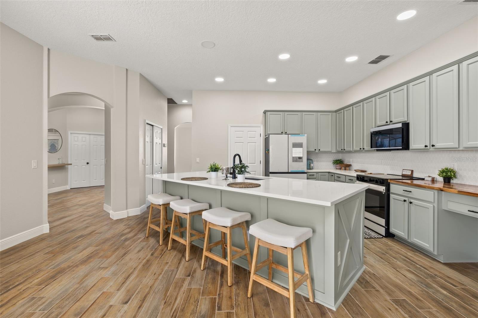 3146 TWISTED OAK LOOP