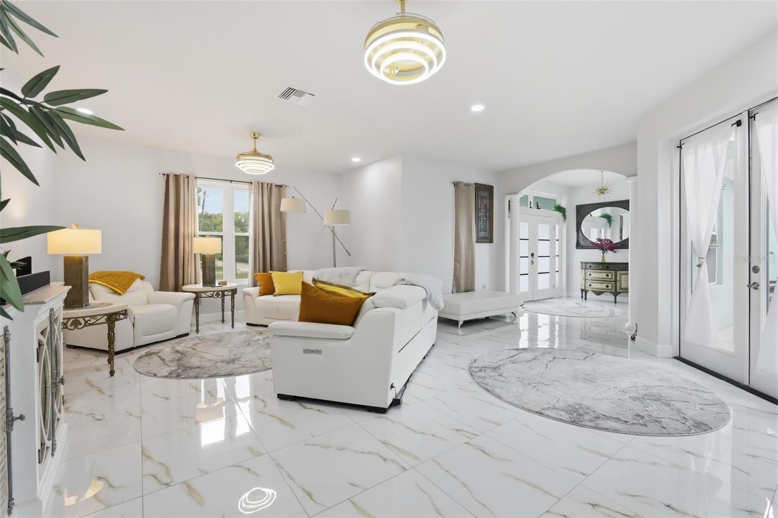 LATITUDE/DAYTONA BEACH CLOAR - Residential