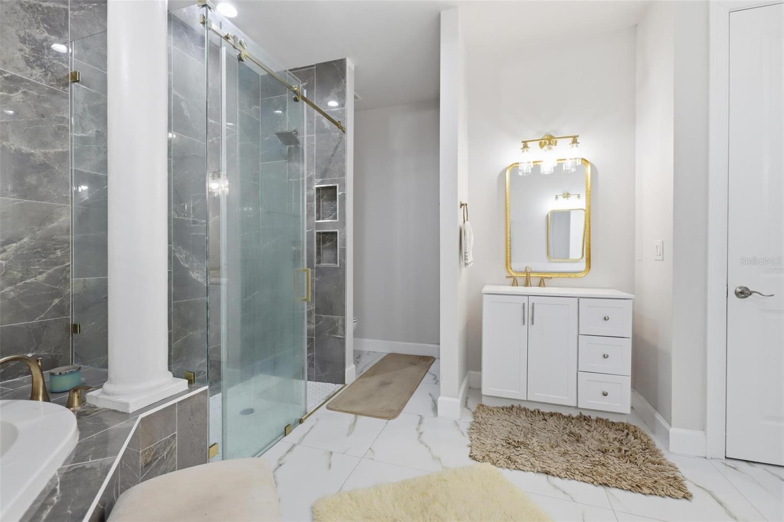 LATITUDE/DAYTONA BEACH CLOAR - Residential