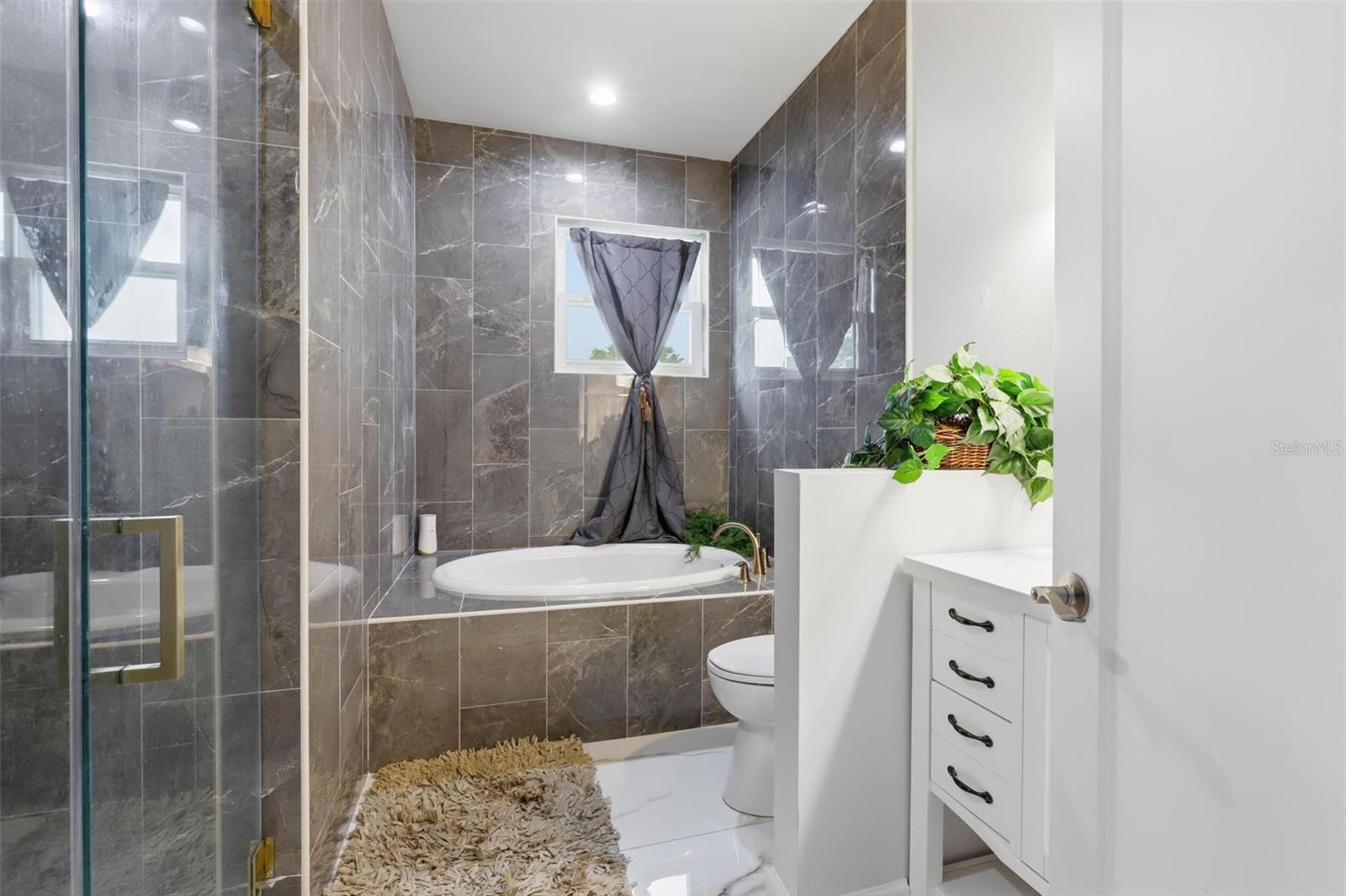 LATITUDE/DAYTONA BEACH CLOAR - Residential