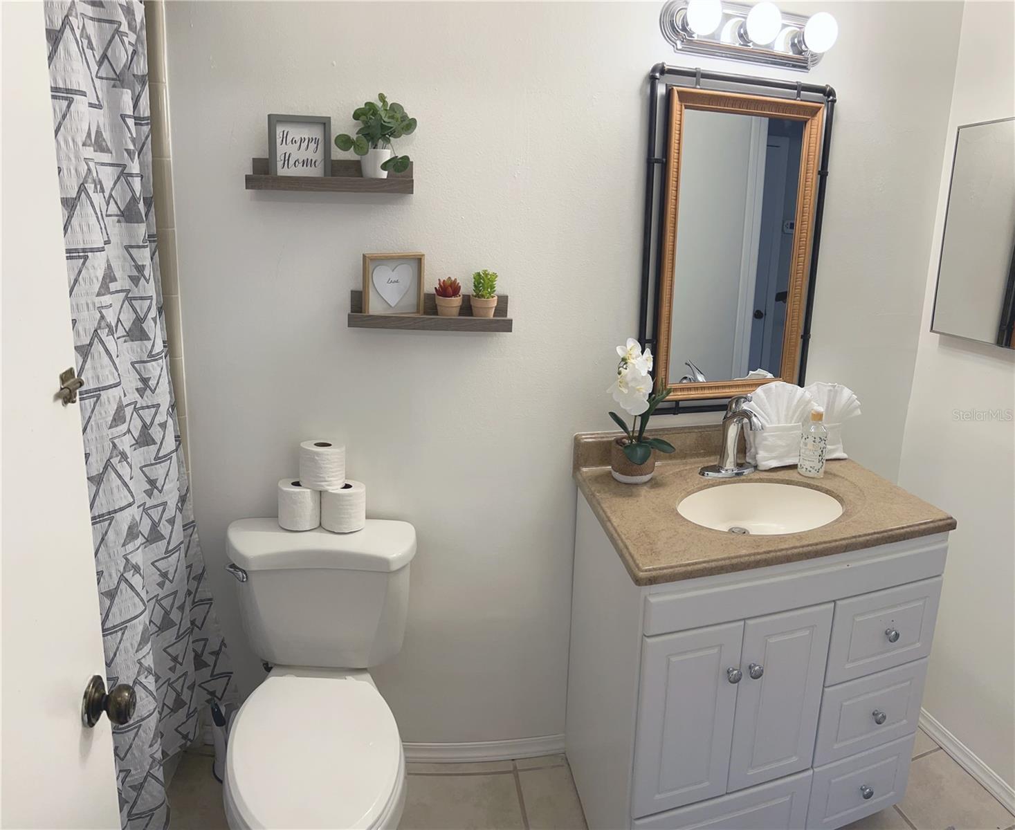 BVL UNIT 6 5TH ADD - Residential Lease