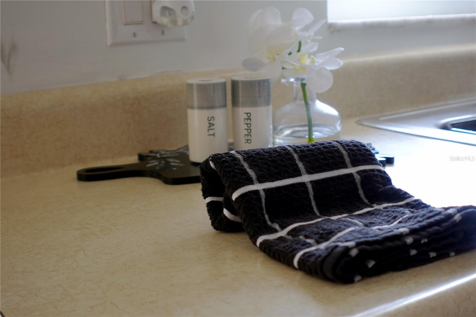 BVL UNIT 6 5TH ADD - Residential Lease