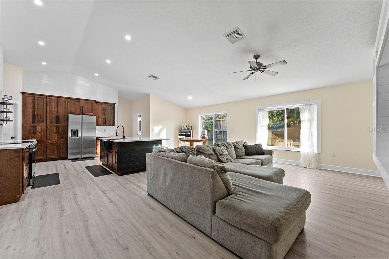 SPRING HILL - Residential