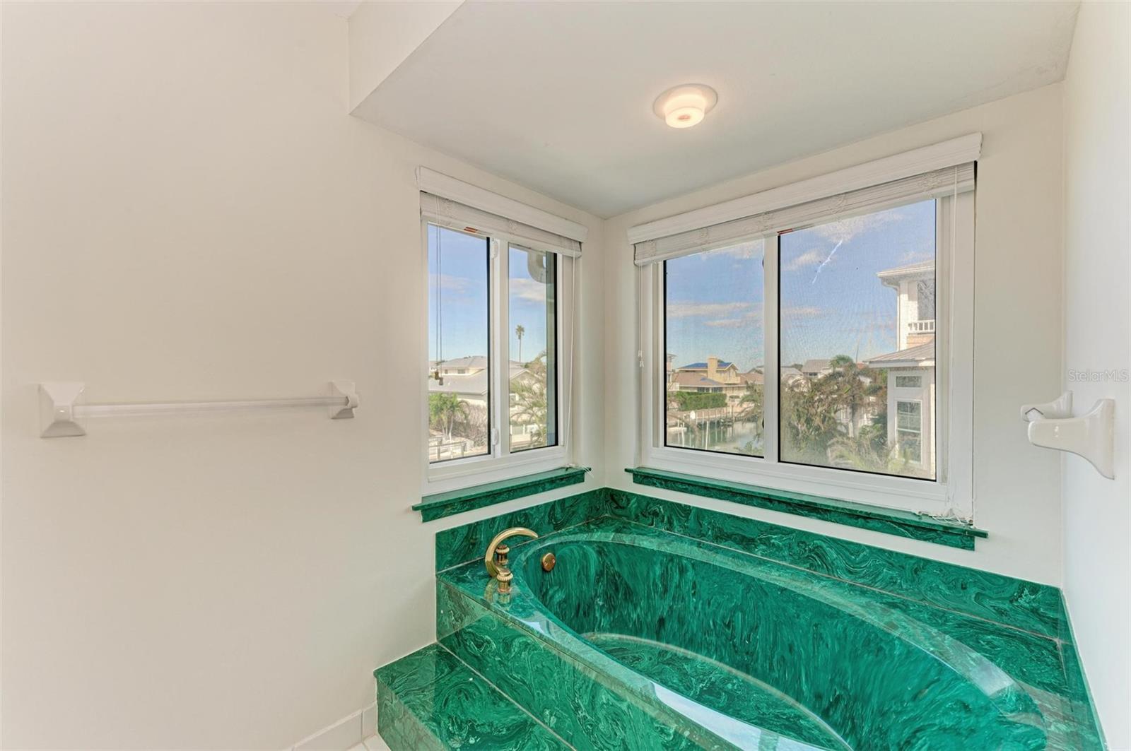 KEY ROYALE 21ST ADD - Residential