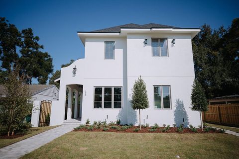 Photo of 15 E Hazel Street, Orlando, FL 32804 (MLS # O6353294)