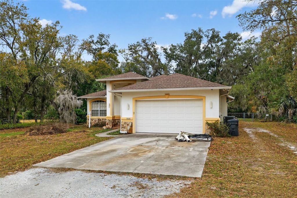 Photo of 1006 Bell Shoals Lane, Brandon, FL 33511 (MLS # A4682967)