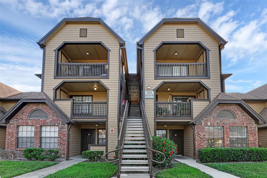 MOVE-IN READY 1/1 condo in the heart of Altamonte Springs! 2nd floor unit situated in the GATED, WATERFRONT community of Lakewood Park, just minutes from Cranes Roost Lake, Altamonte Mall, and Uptown Altamonte ~ Easy access to I-4 and just 15 minutes from Downtown Orlando! Step inside to an open floor plan featuring FRESH INTERIOR PAINT in a modern gray tone and LAMINATE FLOORING throughout the main living area. The lovely kitchen boasts ample cabinetry, solid surface countertops, a center island, and BRAND-NEW stainless steel appliances. The electrical panel has been updated and a BRAND-NEW WATER HEATER just installed. The interior laundry closet includes a full-size washer and dryer for your convenience. You'll find ample storage throughout, including a coat closet and utility closet in the living room, a kitchen pantry, a spacious walk-in closet in the bedroom, and outdoor storage for your tools & toys. The covered front patio offers charming views of the beautifully landscaped grounds and mature trees. Lakewood Park is Altamonte's hidden gem, situated on Lake Orienta with generously spaced buildings, lush lawns, and mature oak trees. Gorgeous lakefront amenities, two swimming pools, fitness center, clubhouse, theater room, tennis courts, beach volleyball, car wash, and boat/jet ski storage. HOA dues include water/sewer, valet trash removal, exterior maintenance, amenities and more. Within just a one-mile radius, you'll find everything you need from your favorite restaurants to major shopping malls, grocery stores like Publix and Whole Foods, major employers such as AdventHealth, Cranes Roost Park for weekend activities and concerts on the lake, movie theater, coffee shops, and so much more!