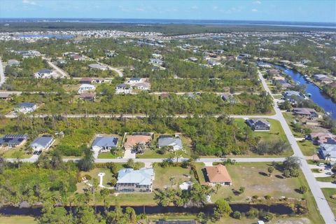 A home in PORT CHARLOTTE