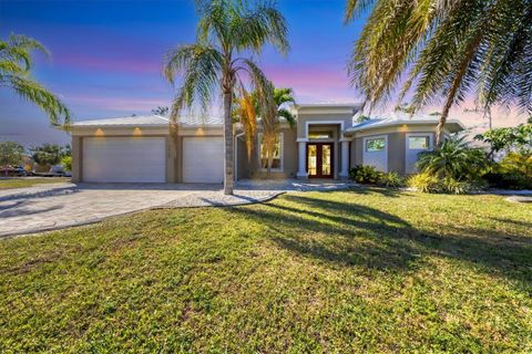 A home in PORT CHARLOTTE