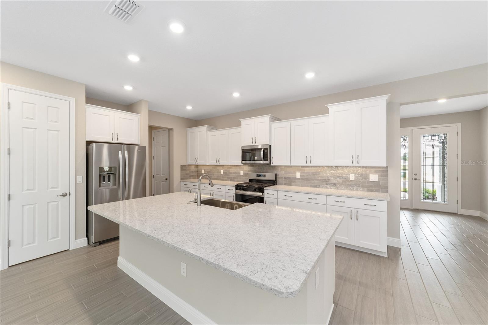 ON TOP OF THE WORLD - Residential