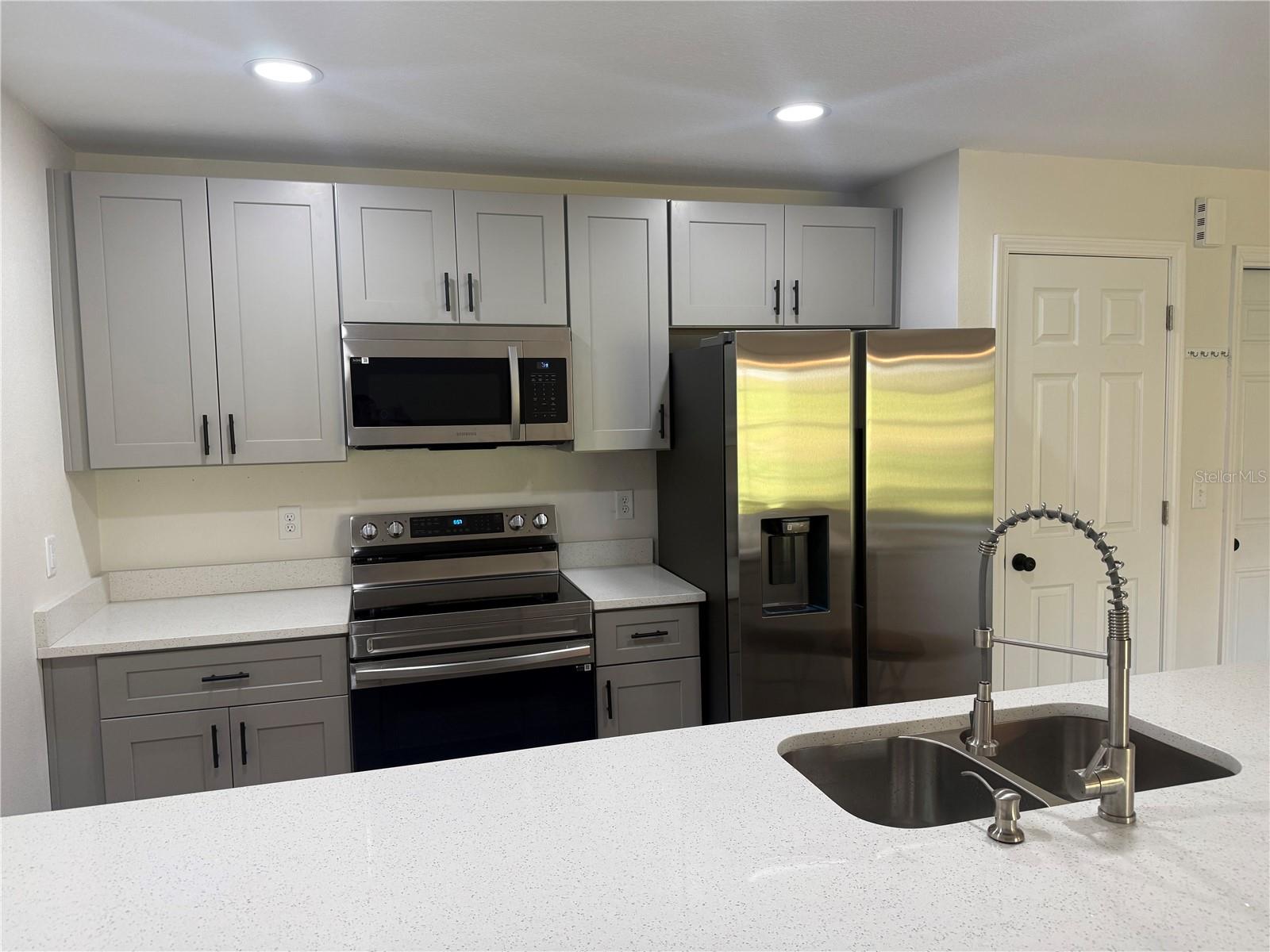 SILVER SPGS SHORES UN #25 - Residential Lease