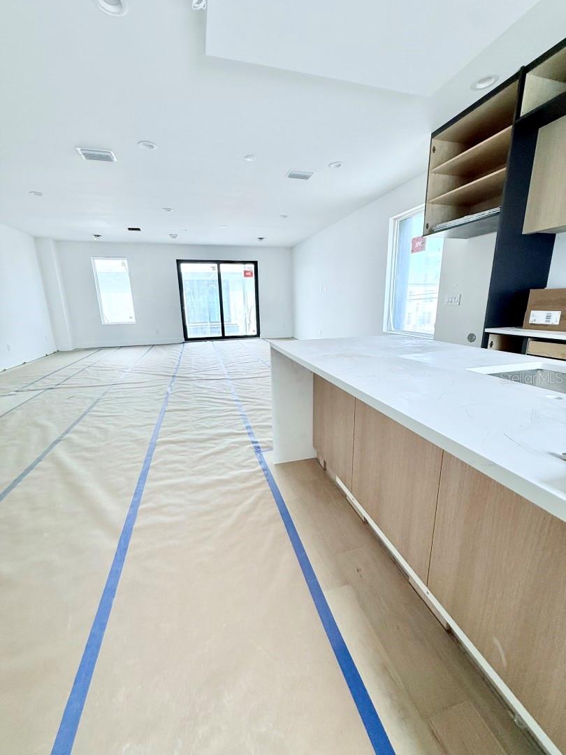 310 W COLUMBUS DRIVE 7