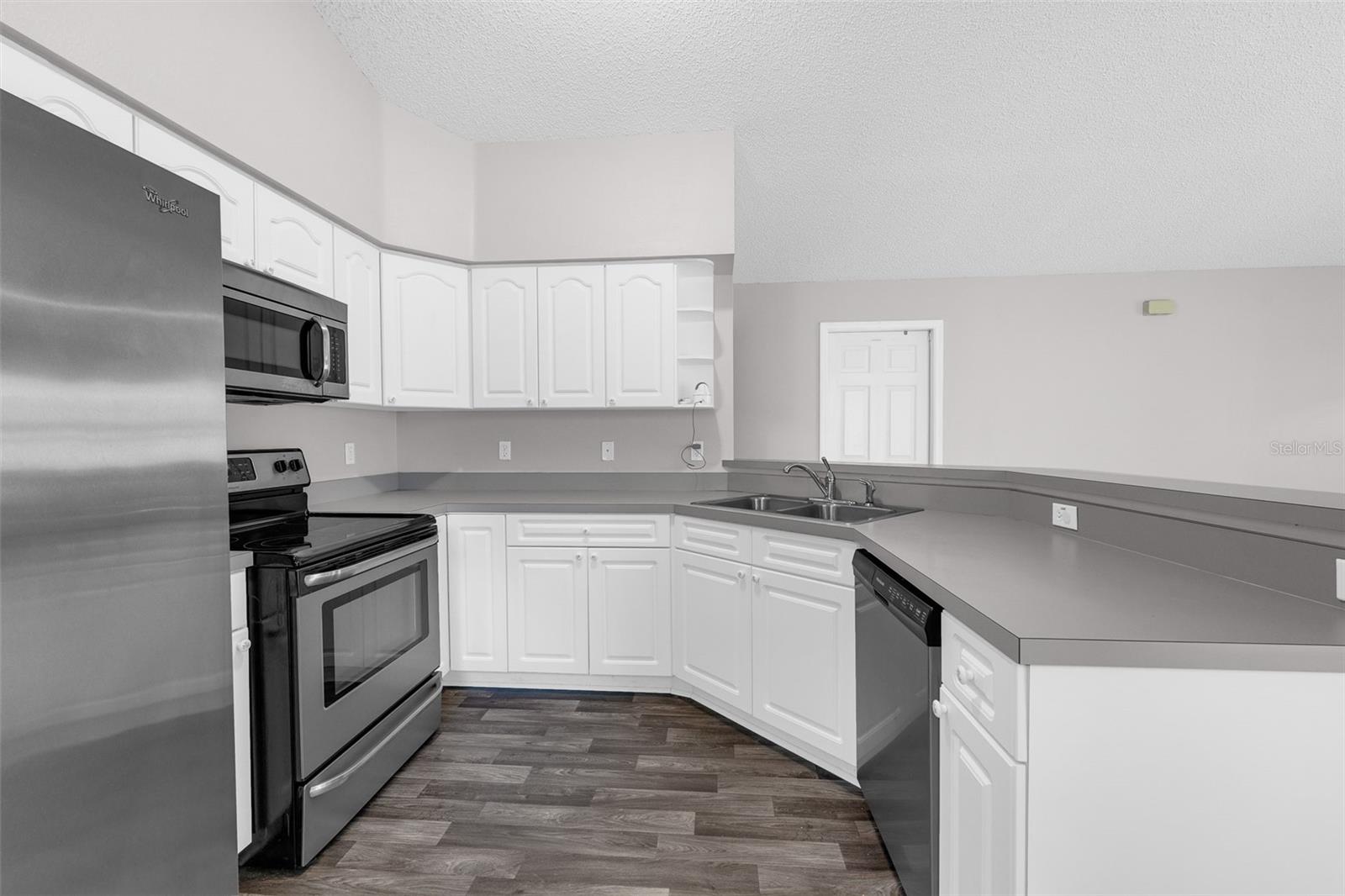 RIVERSIDE ESTATES - Residential