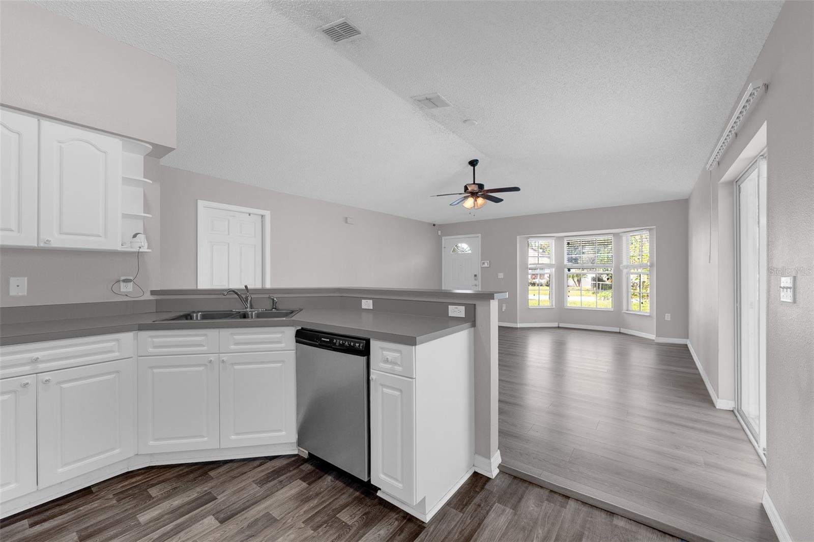 RIVERSIDE ESTATES - Residential