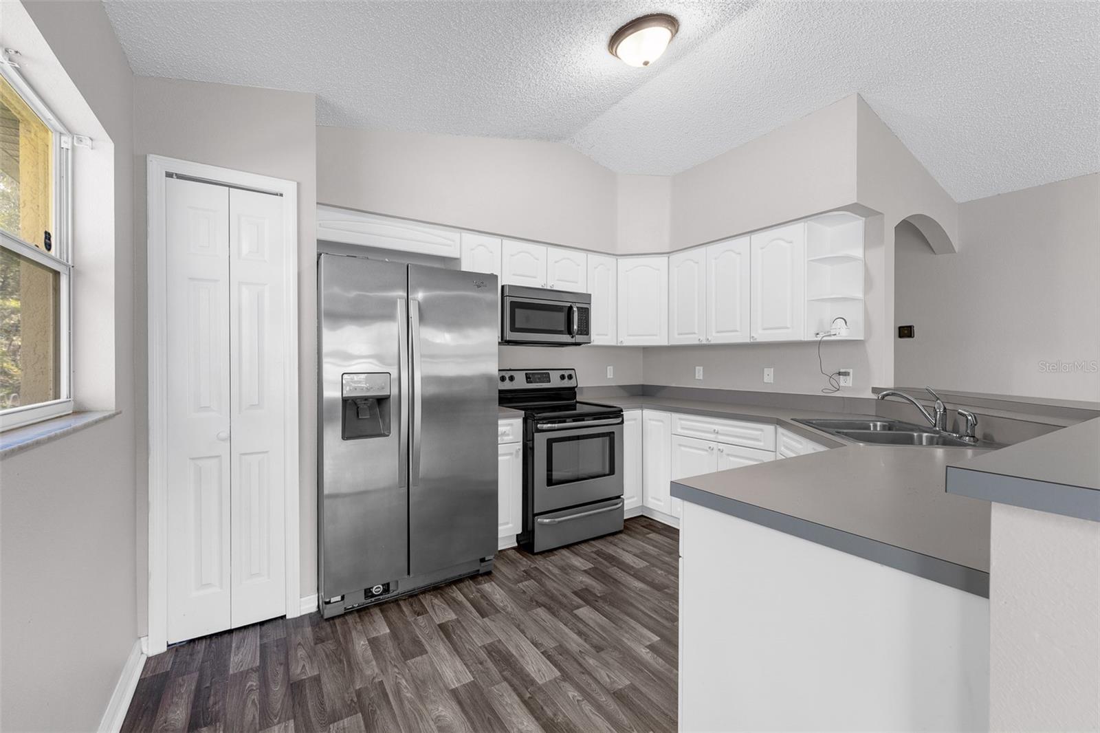 RIVERSIDE ESTATES - Residential