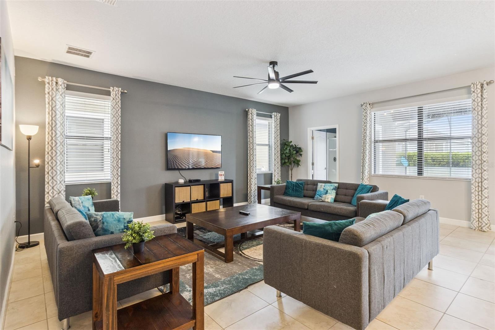 9027 SHADOW MOUNTAIN STREET