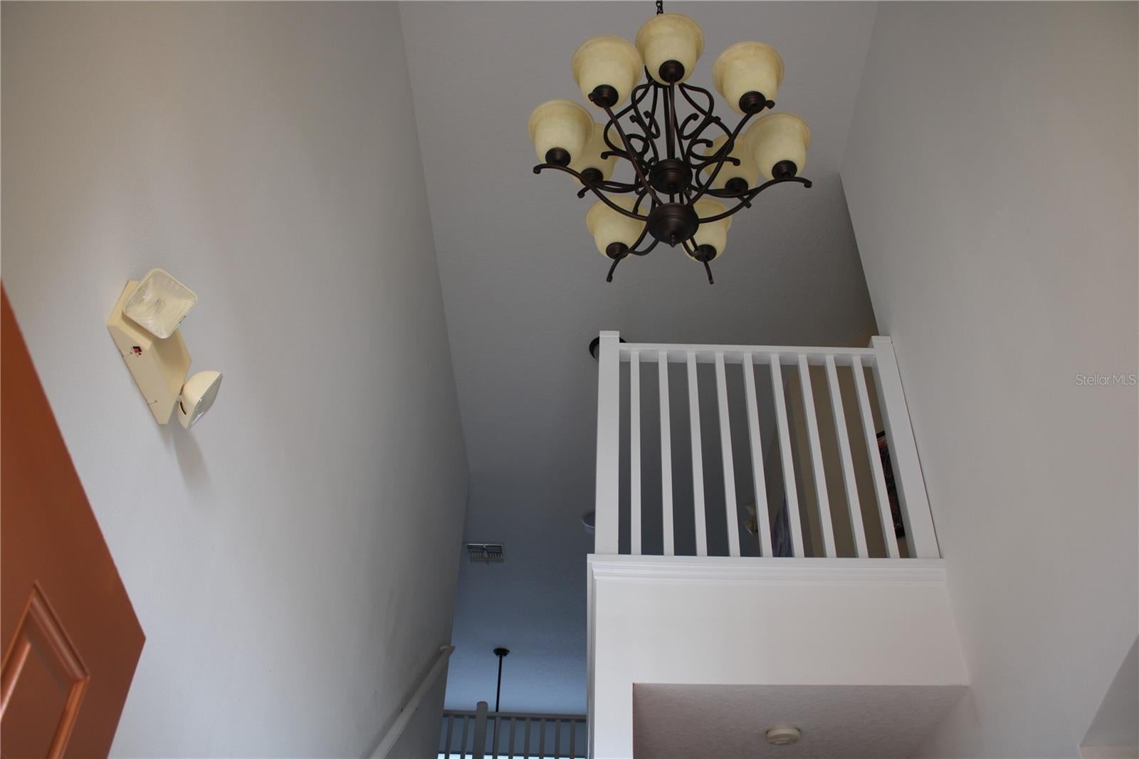 463 PALOMA DRIVE