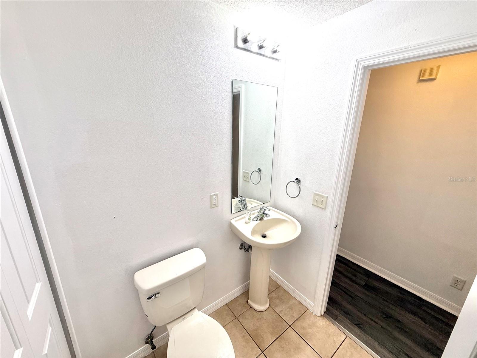 CHARLESTON PLACE TWNHMS - Residential