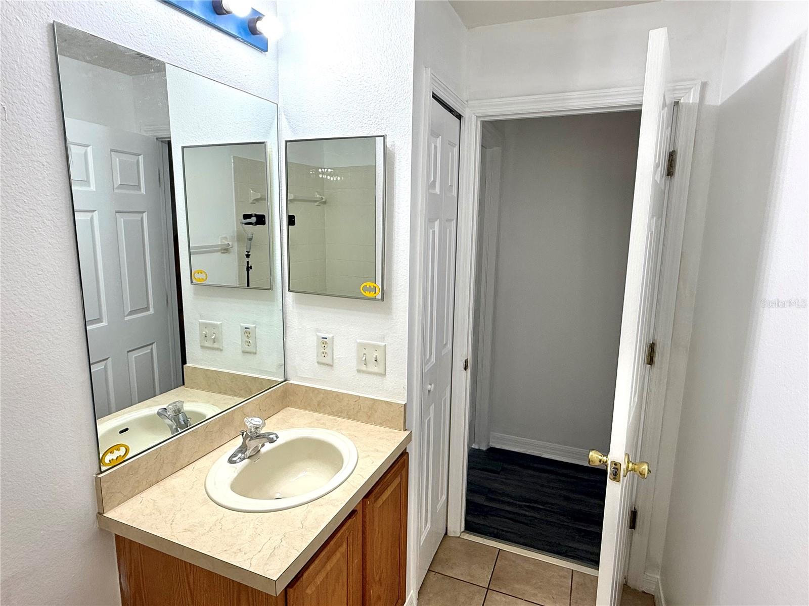 CHARLESTON PLACE TWNHMS - Residential