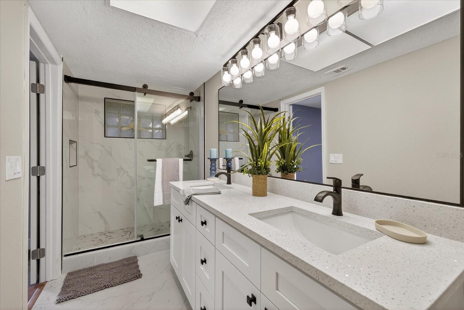 FLOR A MAR - Residential