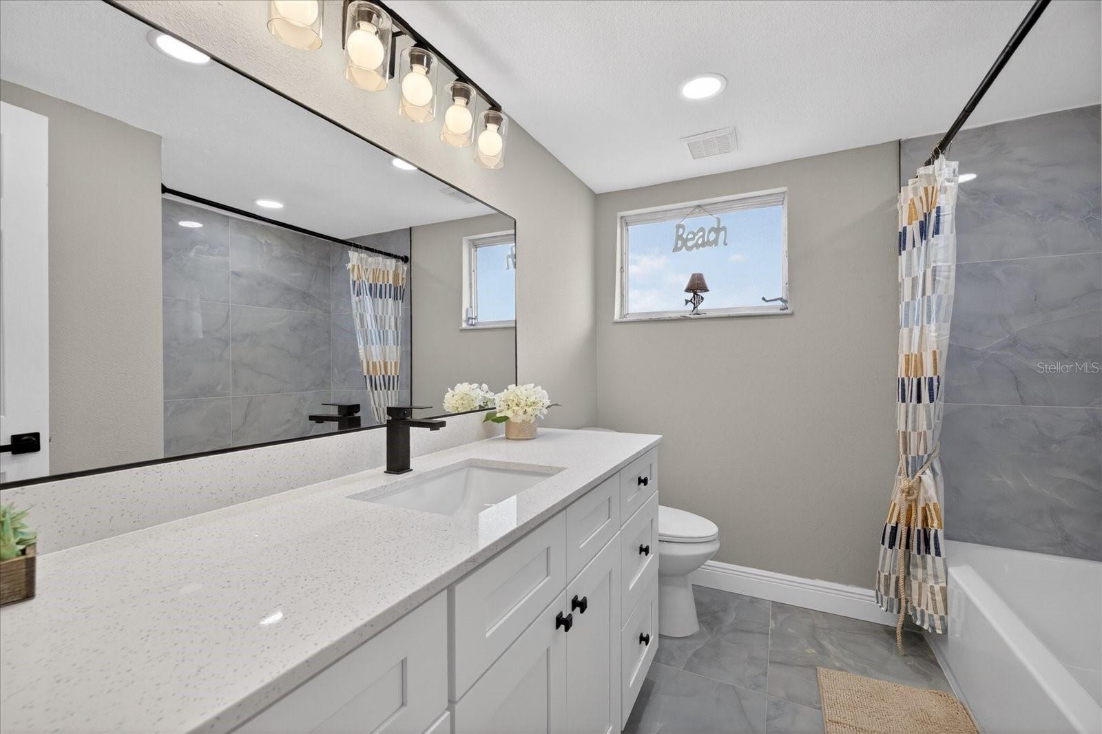 FLOR A MAR - Residential