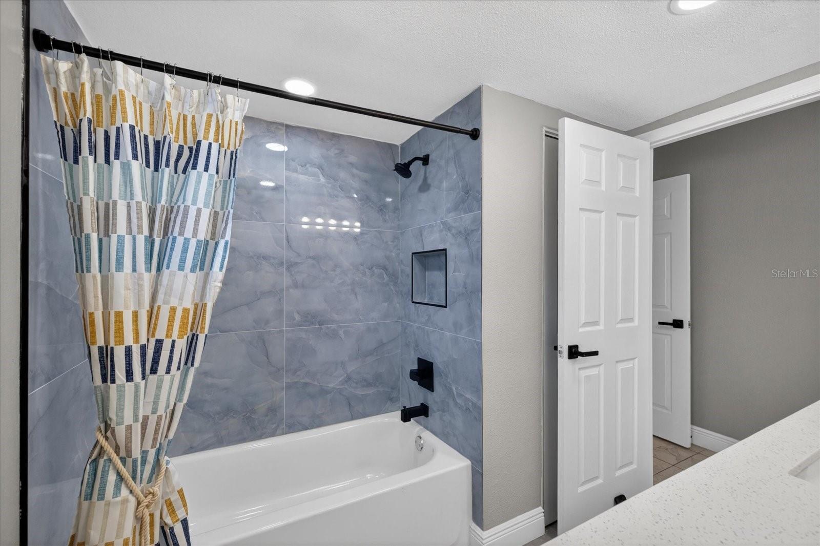 FLOR A MAR - Residential