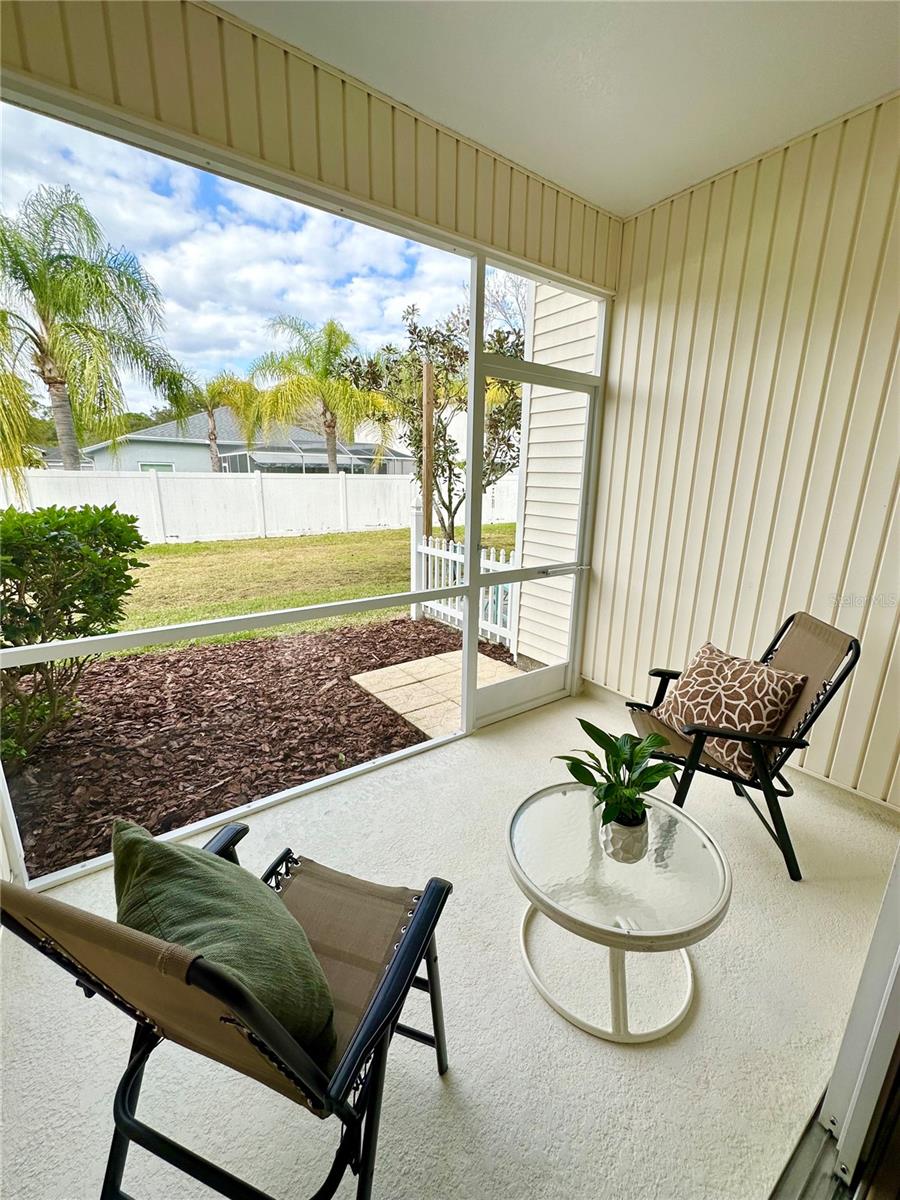 COUNTRY CHASE - Residential