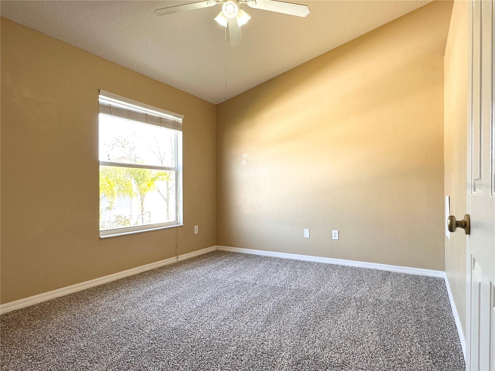 COUNTRY CHASE - Residential